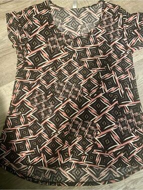LuLaRoe Black, Pink & Cream Geometric Short Sleeve Top